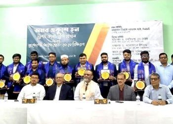 প্রভোস্ট আ্যাওয়ার্ড পেলেন ঢাবি অমর একুশে হলের ১৩ শিক্ষার্থী