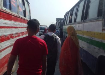 ঢাকায় গণপরিবহন চলাচল স্বাভাবিক, দূরপাল্লায় যাত্রী কম