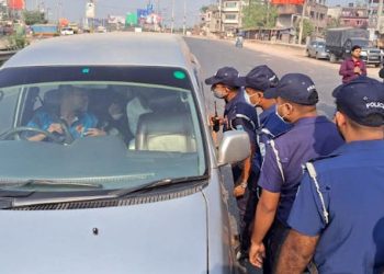 আমিনবাজারে পুলিশের চেকপোস্ট, যানচলাচল স্বাভাবিক