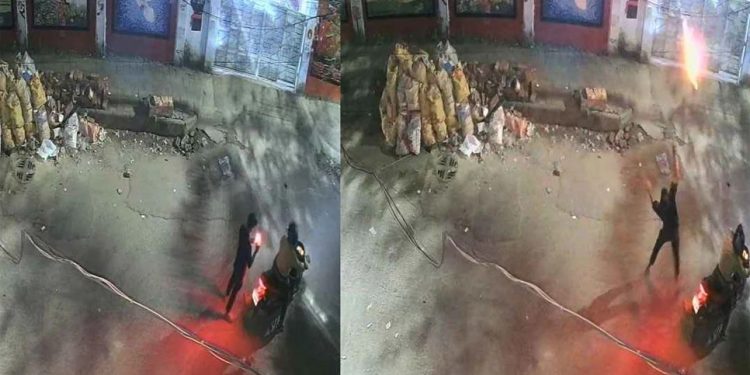 রাতে মোহাম্মদপুর প্রিপারেটরি স্কুলকে লক্ষ্য করে পেট্রোল বোমা নিক্ষেপ