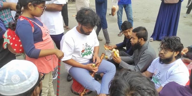 শাহবাগে অবস্থান ইনকিলাব মঞ্চের