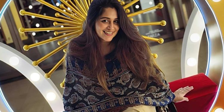 লিভারের একাংশ কেটে বাদ দেয়া হলো দীপিকার