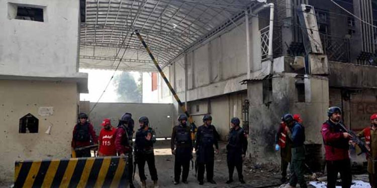 পেশোয়ারে আধাসামরিক বাহিনীর সদস্যসহ নিহত ৬