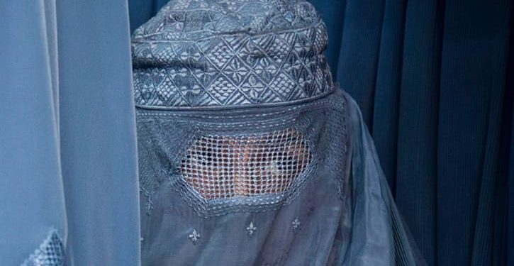 হাসপাতালে বোরকা পরার নির্দেশ তালেবান সরকারের