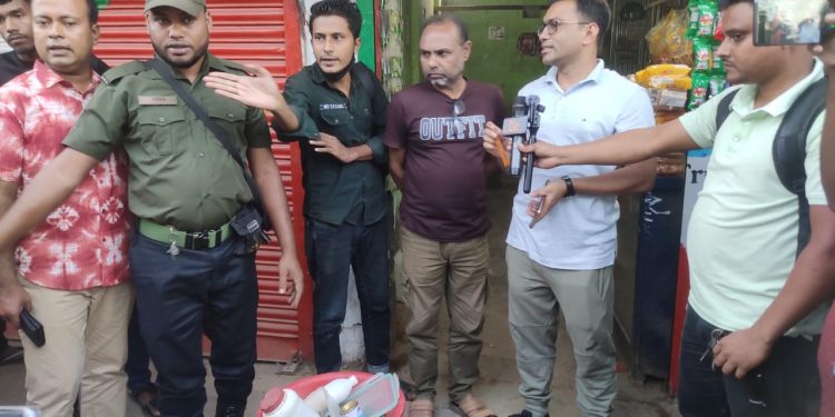 মুক্তাগাছায় অবৈধ জুস কারখানায় অভিযান : আটক ১