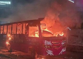 রামপুরায় বাসে আগুন