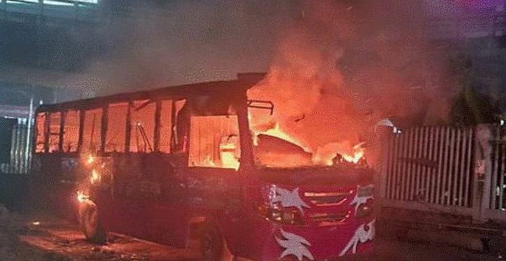 রামপুরায় বাসে আগুন