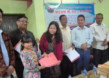 খাগড়াছড়িতে শিক্ষার্থীদের মধ্যে মারমা ভাষার বই বিতরণ