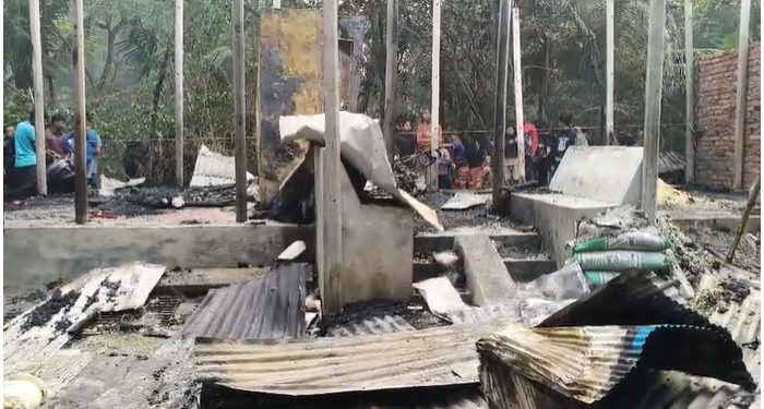 বিএনপি নেতার ঘরে তালা লাগিয়ে অগ্নিসংযোগ, ঘুমন্ত শিশু নিহত দগ্ধ ৩
