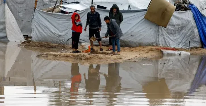 গাজার লাখ লাখ বাসিন্দার আশ্রয় স্থল প্লাবিত