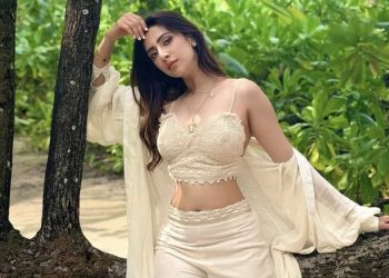 ‘নিজের মতো করে খুশি থাকো’