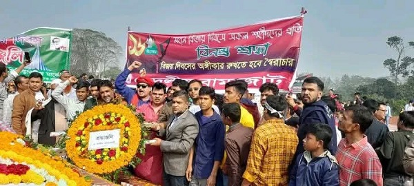 মহান বিজয় দিবসে সাভার জাতীয় স্মৃতিসৌধে ৫ দলীয় বাম জোটের শ্রদ্ধা নিবেদন