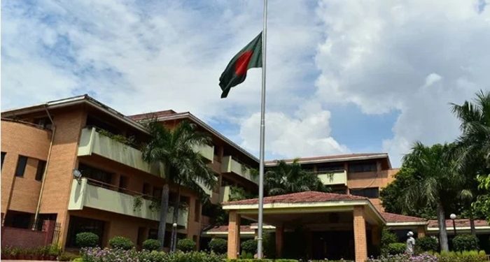 দিল্লিতে বাংলাদেশ হাইকমিশনের গেটে উগ্র আচরণ-হুমকি