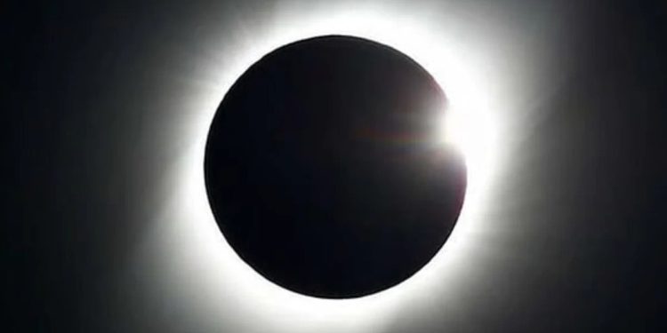 শতাব্দীর দীর্ঘতম সূর্যগ্রহণ আসছে, পৃথিবী অন্ধকার থাকবে ৬ মিনিট!