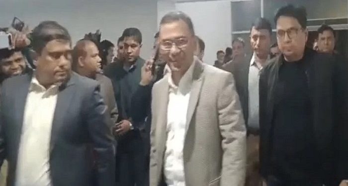 খালেদা জিয়াকে দেখতে হাসপাতালে তারেক রহমান