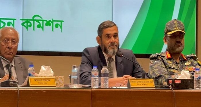 নির্বাচনে আস্থার পরিবেশ তৈরিতে অপারেশন শুরু করবে যৌথবাহিনী : ইসি সানাউল্লাহ