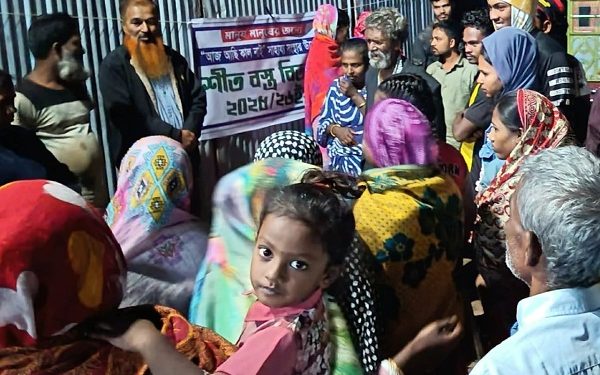 নারায়নগঞ্জে অসহায় শীতার্তদের মধ্যে শীত বস্ত্র বিতরণ