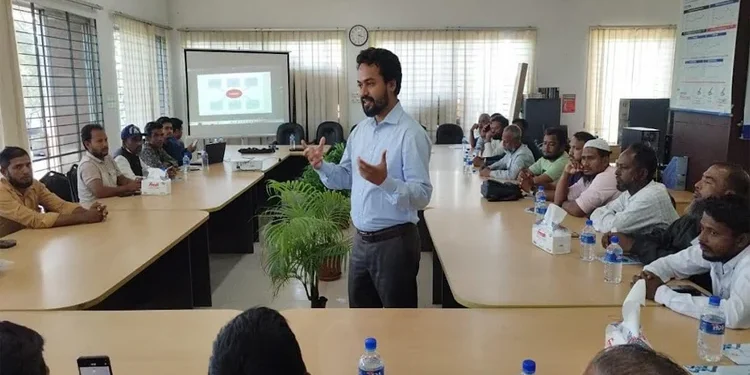 নির্মাণ শ্রমিকদের পেশাগত স্বাস্থ্য নিরাপত্তা নিশ্চিত করতে হবে : উপ মহাপরিদর্শক