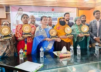 নেছারাবাদের পাঁচ নারী পেলেন সাফল্যজয়ী জয়িতা সম্মাননা