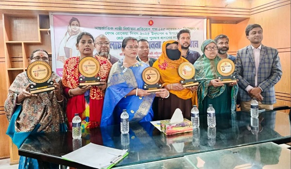 নেছারাবাদের পাঁচ নারী পেলেন সাফল্যজয়ী জয়িতা সম্মাননা