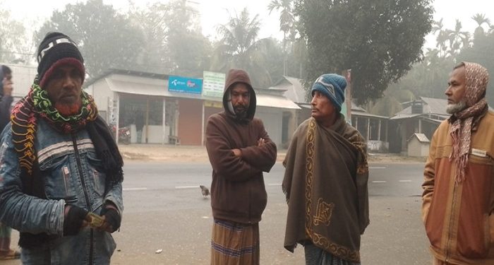কুড়িগ্রামে বৃষ্টির মত ঝড়ছে কুয়াশা, সূর্যের দেখা নেই