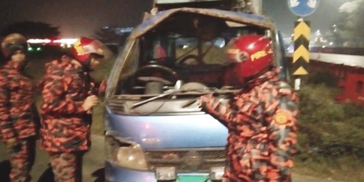 ঢাকা-মাওয়া এক্সপ্রেসওয়েতে বাস-পিকআপ সংঘর্ষ, আহত ৮