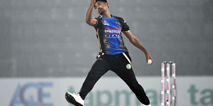 মুস্তাফিজের জাদুতে শেষ ওভারে রোমাঞ্চকর জয় রংপুরের