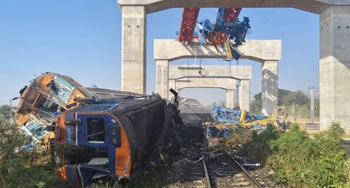 থাইল্যান্ডে ট্রেনের ওপর ক্রেন পড়ে নিহত কমপক্ষে ২২ জন