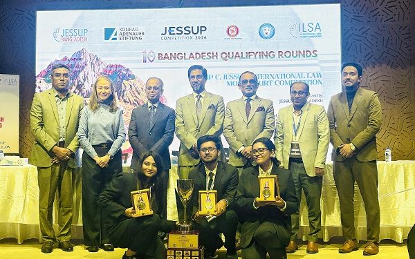 ফিলিপ সি. জেসাপ আন্তর্জাতিক মুট কোর্ট প্রতিযোগিতার বাংলাদেশ রাউন্ডে চ্যাম্পিয়ন ইস্টার্ন ইউনিভার্সিটি