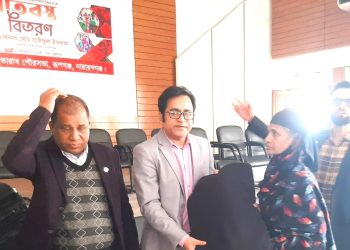 তারাবো পৌরসভার উদ্যোগে শীতবস্ত্র বিতরণ