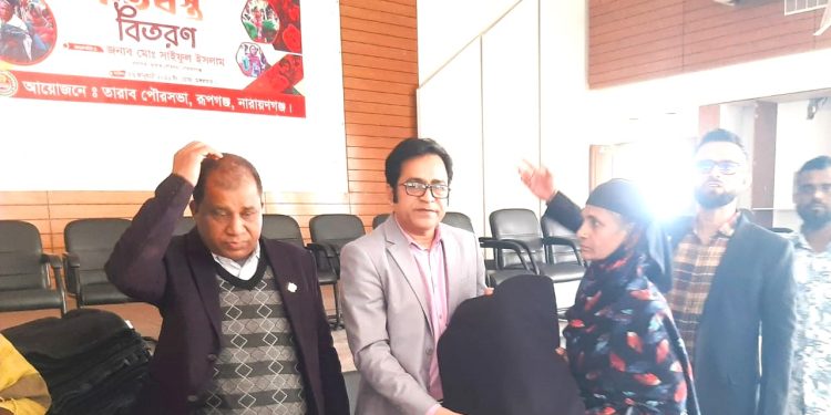 তারাবো পৌরসভার উদ্যোগে শীতবস্ত্র বিতরণ