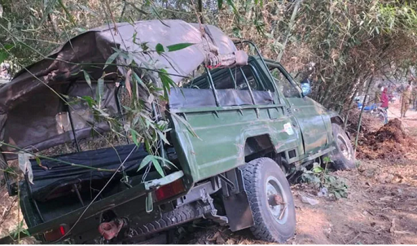ট্রাকের ধাক্কায় সেনাবাহিনীর টহল গাড়ি খাদে, ৪ সেনা সদস্য আহত