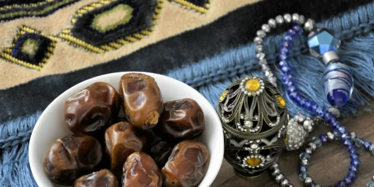 খেজুর দিয়ে ইফতার করা সুন্নত
