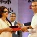 প্রধানমন্ত্রীর হাত থেকে একুশে পদক নিলেন কিংবদন্তি অভিনেত্রী ববিতা