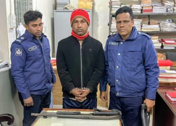 শেরপুরে যৌথ বাহিনীর অভিযানে চিহ্নিত সন্ত্রাসী আটক, পুলিশে লুট হওয়া শর্টগান উদ্ধার.