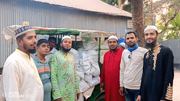গাজীপুরে যুবসমাজ কল্যাণ সংস্থার উদ্যোগে দরিদ্রদের মাঝে ইফতার সামগ্রী বিতরণ