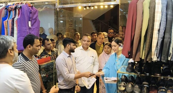 বাবার জন্য ভোট চেয়ে জাইমা রহমানের গণসংযোগ