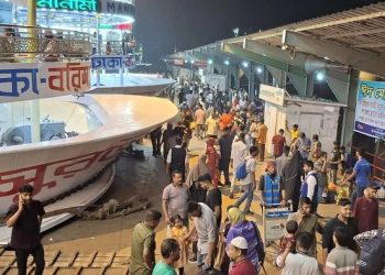 ঈদযাত্রা শুরু, সদরঘাটে বাড়ছে ঘরমুখো যাত্রীদের ভিড়