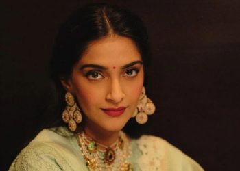 ফের মা হলেন বলিউড অভিনেত্রী সোনম কাপুর