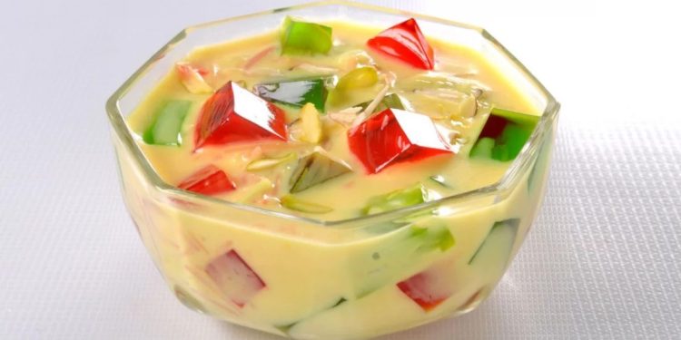 ইফতারে বানিয়ে ফেলুন সুস্বাদু ফ্রুট কাস্টার্ড