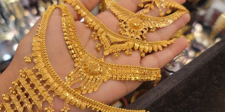 আজ যে দামে বিক্রি হচ্ছে সোনা