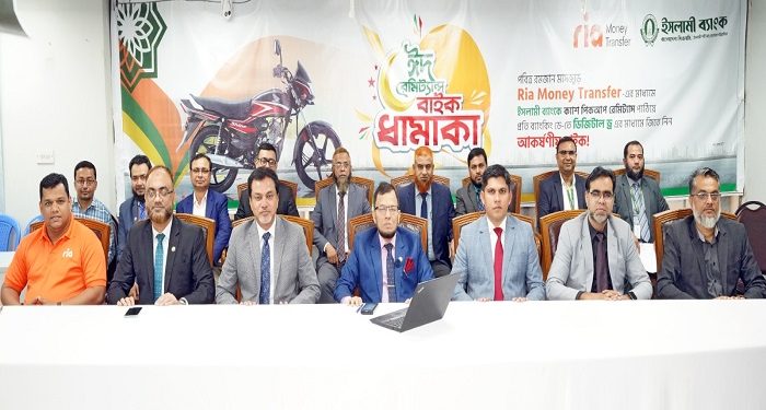ক্যাশ রেমিট্যান্স গ্রহণ করে মোটরসাইকেল পেলেন মাঈন ও জিয়াউল