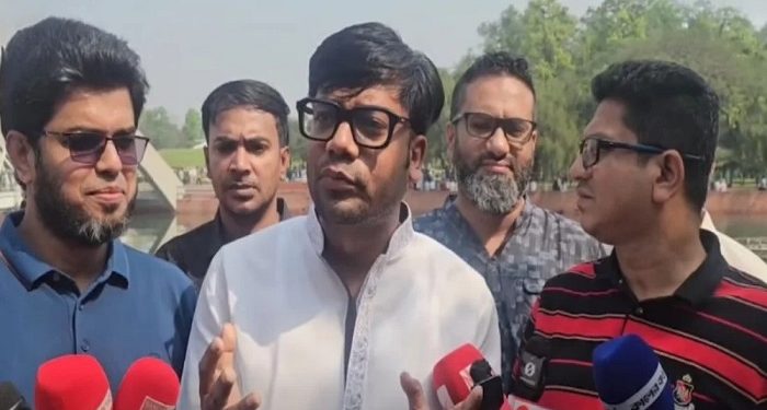 আমি নামাজে গেলেও আতঙ্কে থাকি, জামায়াত ছুরি দিয়ে খোঁচা মারল কিনা : যুবদল নেতা নয়ন