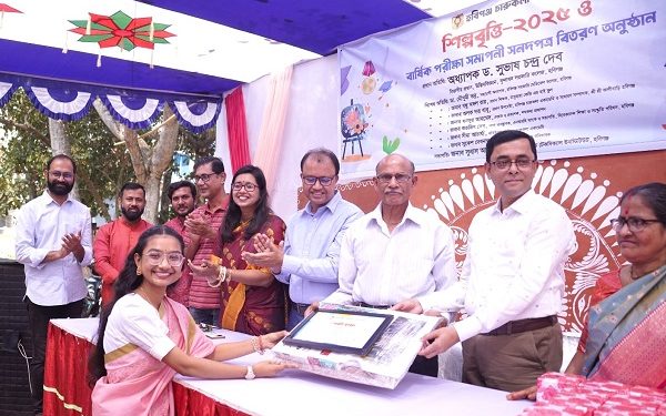 হবিগঞ্জে চারুকলা একাডেমির ‘শিল্পবৃত্তি–২০২৫’ প্রদান ও সনদপত্র বিতরণ