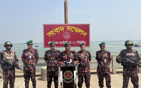 জ্বালানি তেল পাচার ঠেকাতে টেকনাফ সীমান্তে বিজিবির কড়াকড়ি