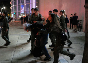 ইসরায়েলে যুদ্ধবিরোধী বিক্ষোভ থেকে গ্রেফতার ১২, উত্তাল রাজপথ