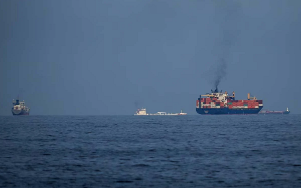 ট্রাম্পের যুদ্ধজাহাজ পাঠানোর আহ্বানে যা বলল চীন ও যুক্তরাজ্য