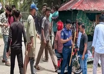 ঈশ্বরদী সরকারি কলেজে ছাত্রদল-শিবির সংঘর্ষ, কার্যালয় ভাঙচুর