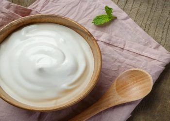 গরমে দই খেলে কী হতে পারে জানুন