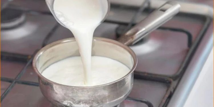 দুধে ভেজাল মেশানো হয়েছে কিনা বুঝবেন যেভাবে